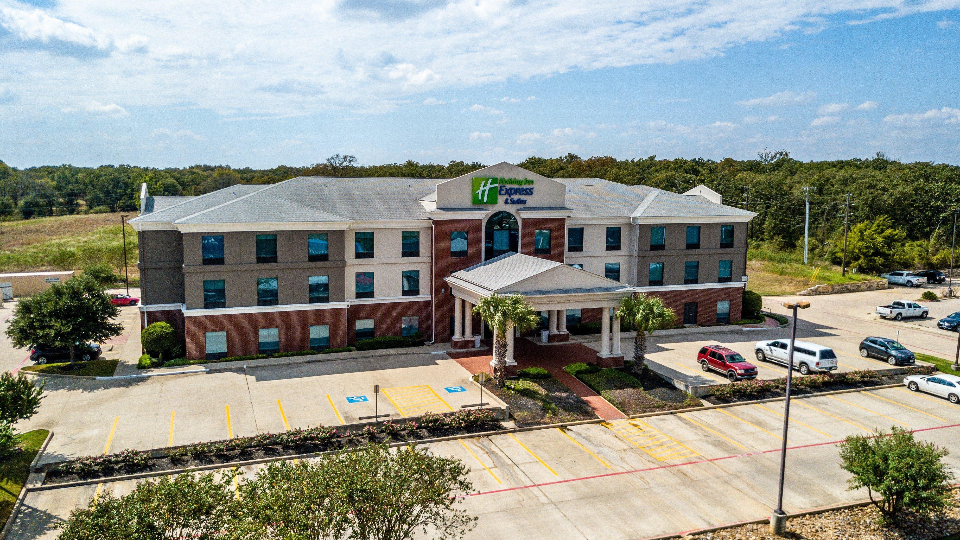 Holiday Inn Express Hotel & Suites Hearne, An Ihg Hotel Exterior photo